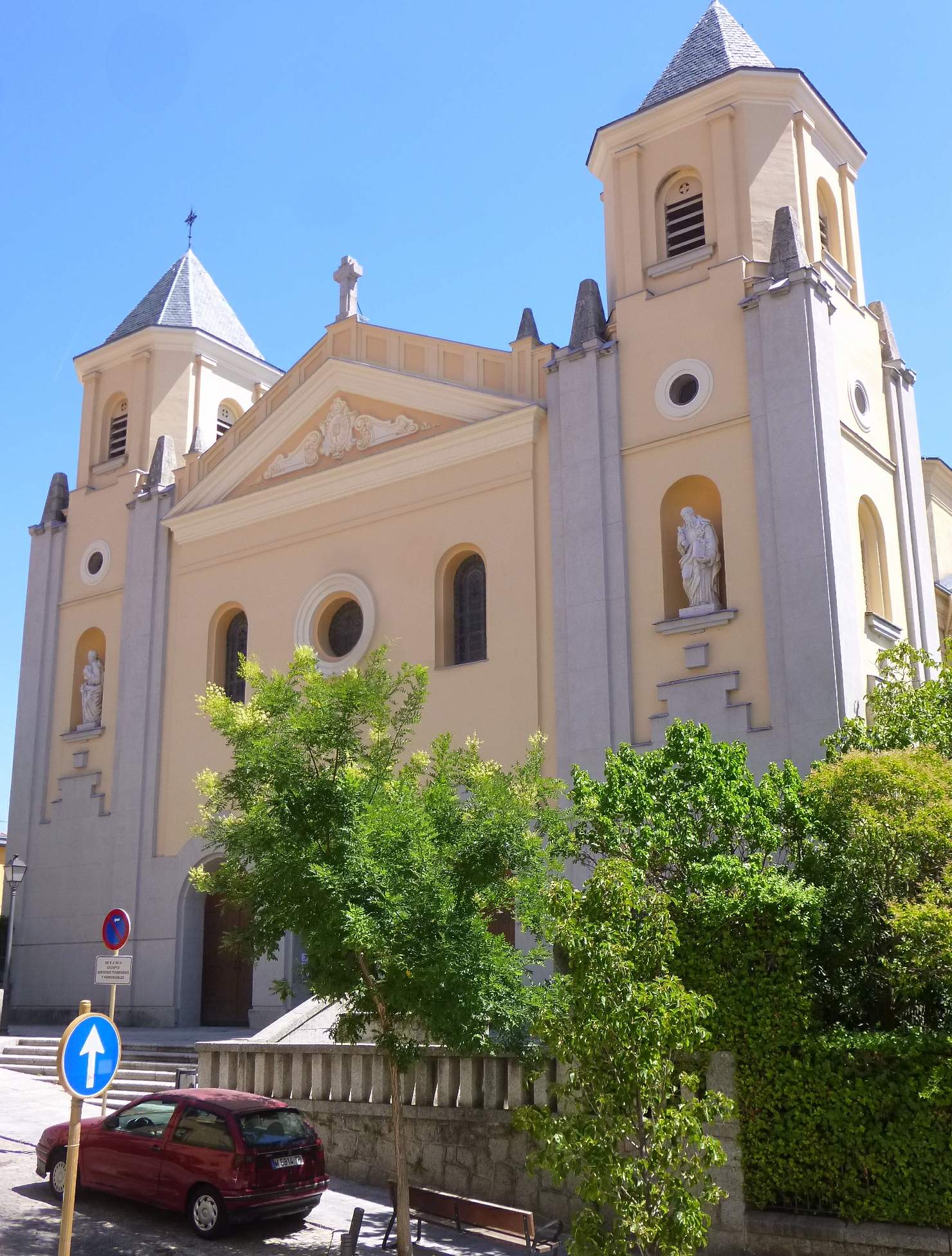 Iglesia en San Lorenzo de El Escoria donde Amparo se casó en 1957